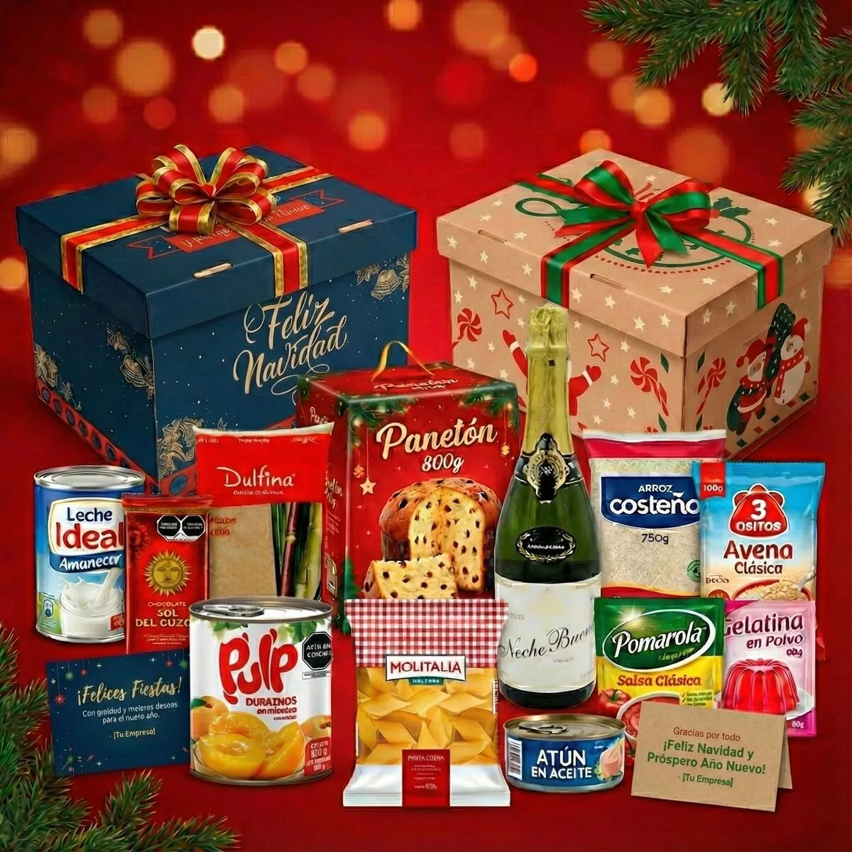 Canasta Premium: dos cajas navideñas cerradas con lazo, una azul y una kraft, con panetón, espumante, duraznos, leche, chocolate y despensa delante